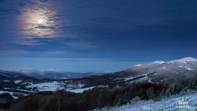 Zima w Bieszczadach. Pierwsze widoki są urzekające. Superksiężyc i ośnieżona Połonina Wetlińska