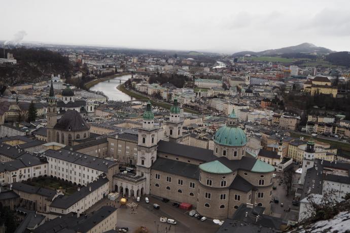 Widoki na Salzburg są naprawdę zachwycające. Na pierwszym planie katedra. 