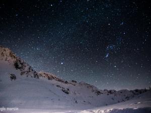 Rozgwieżdżone niebo w Dolinie Pięciu Stawów