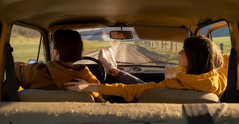 Lodówki turystyczne w podróży samochodem – na co zwrócić uwagę przed zakupem?