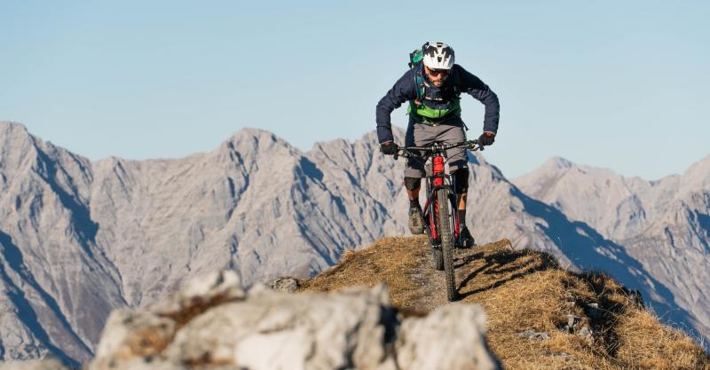 Rowerem elektrycznym w góry. Za co polubisz eMTB?