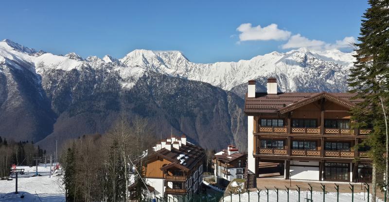 Górski klimat, śnieg i cisza - jak znaleźć nocleg w idealnej lokalizacji?