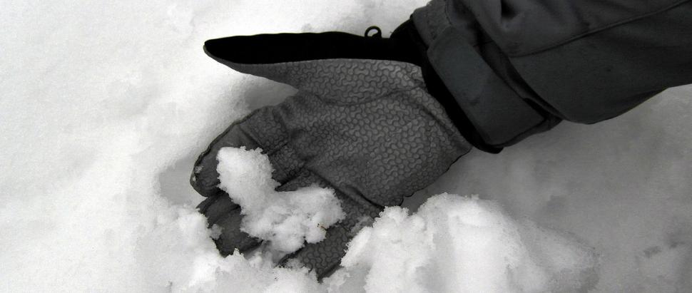 Marmot XT Glove w śniegu